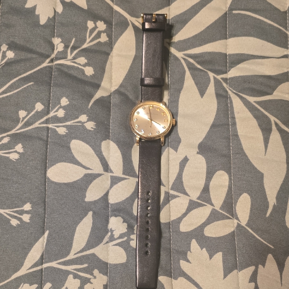 Marc Jacob Elegant Black Leather Strap Watch